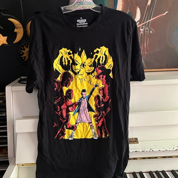 Stranger Things Black Graphic T-Shirt with Yellow and Red Design XL - Picture 12 of 13